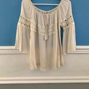 Mossimo Supply Co boho off shoulder top size Small
Armpit to armpit 18"  Length